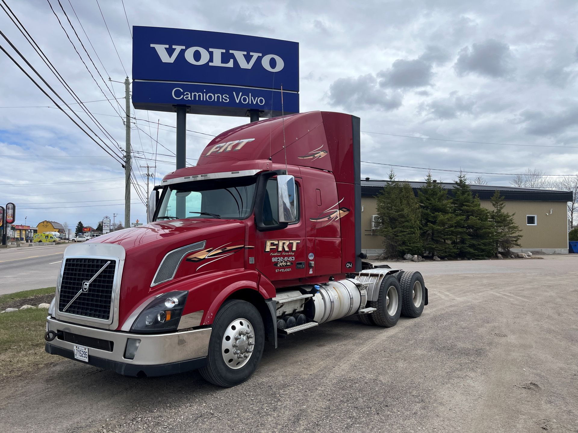 2017-VOLVO-VNL64T-430-MOTEUR-D16-550HP-TRANSMISSION-I-SHIFT-12 VITESSES-DIFF-12 500/46 000-FULL LOCK-RATIO-3.58