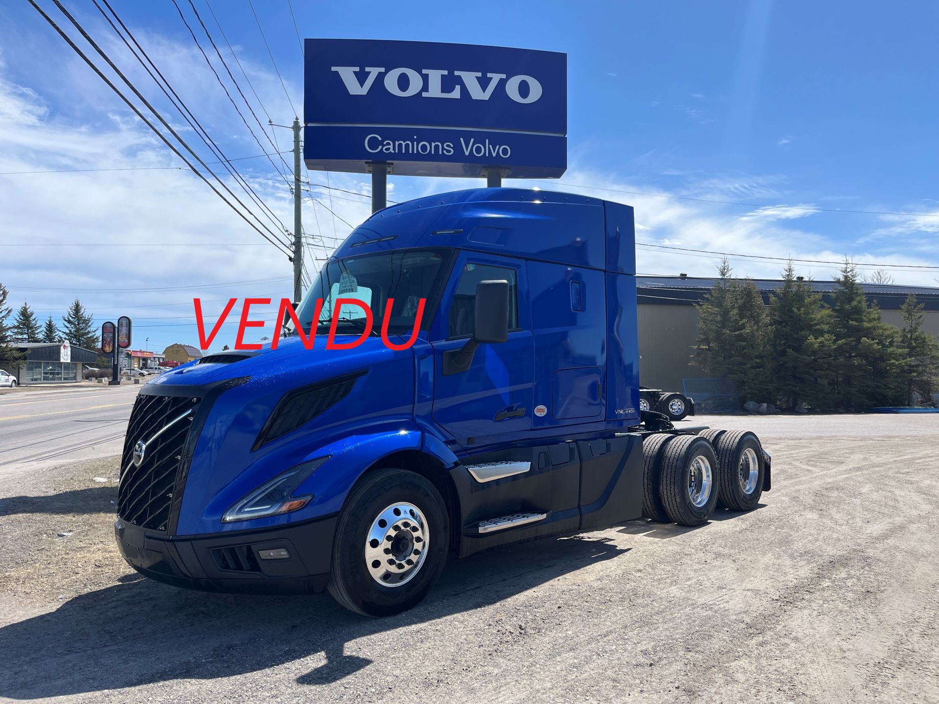 2027-VOLVO-VNL64T-440-MOTEUR-D13TC-500HP-TRANSMISSION-I-SHIFT-13 VITESSES-DIFF-13 200/46 000LBS-FULL LOCK-RATIO-3.07