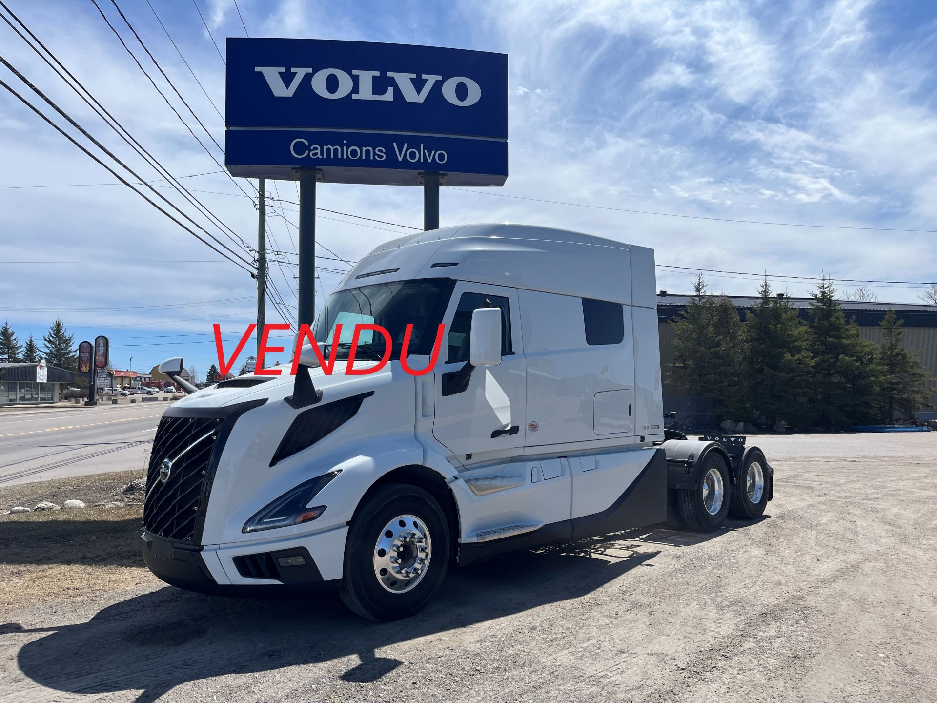 2027-VOLVO-VNL64T-840-MOTEUR-D13TC-500HP-1950 LB-FT-TRANSMISSION-I-SHIFT-12 VITESSES-DIFF 13 200/46 000- RATIO 3.21-FULL LOCK