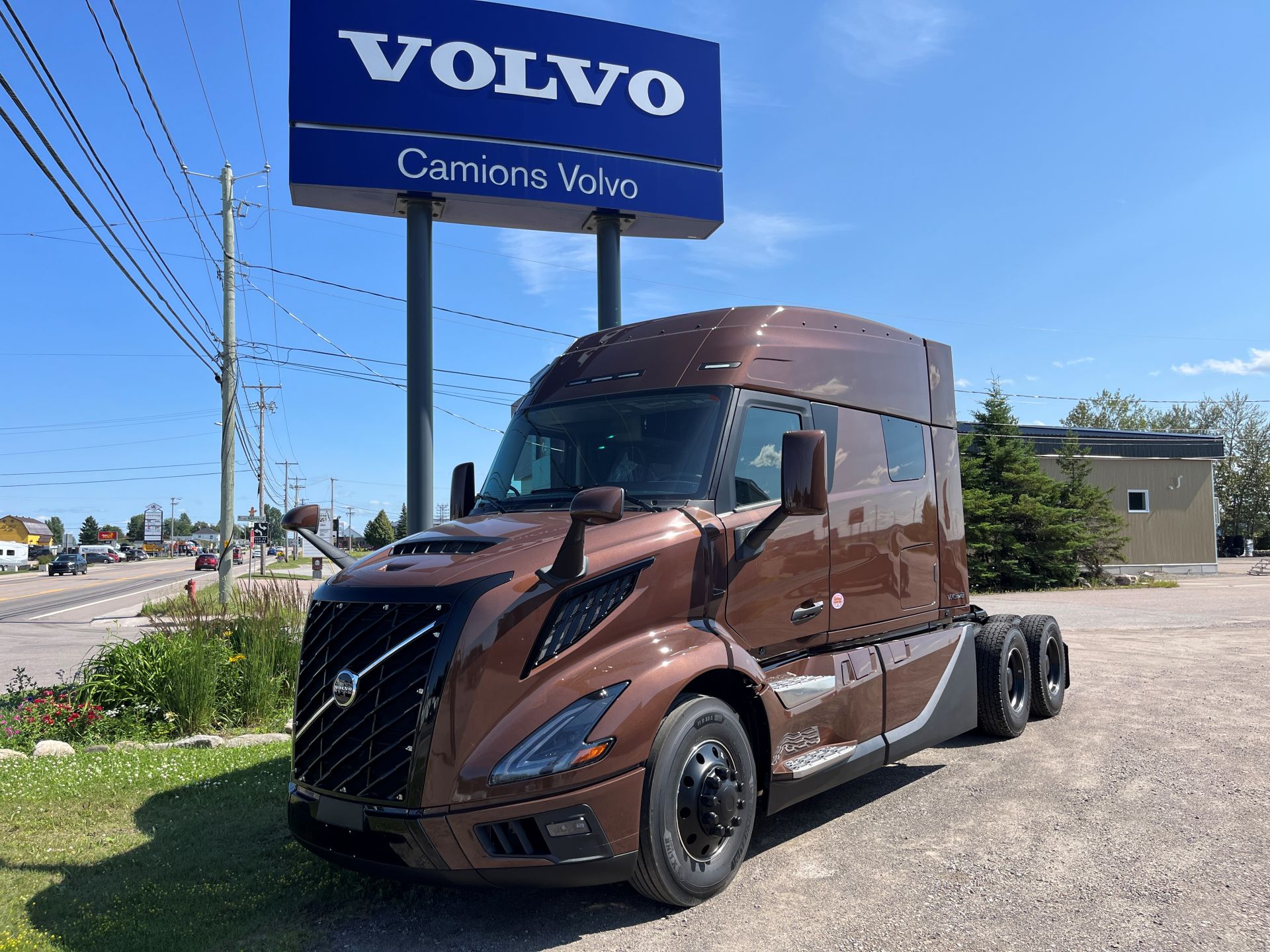 2027-VOLVO-VNL64T-840-MOTEUR-D13TC-500HP-TRANSMISSION-I-SHIFT-13 VITESSES-DIFF-13 200/46 000-FULL LOCK-RATIO-3.07
