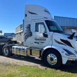 2027-VOLVO-VNR64T-300-MOTEUR D13TC-500 HP-TRANSMISSION-I-SHIFT SD-12 VITESSES-DIFF-13/200/46 000 LBS-FULL LOCK-RATIO-3.21
